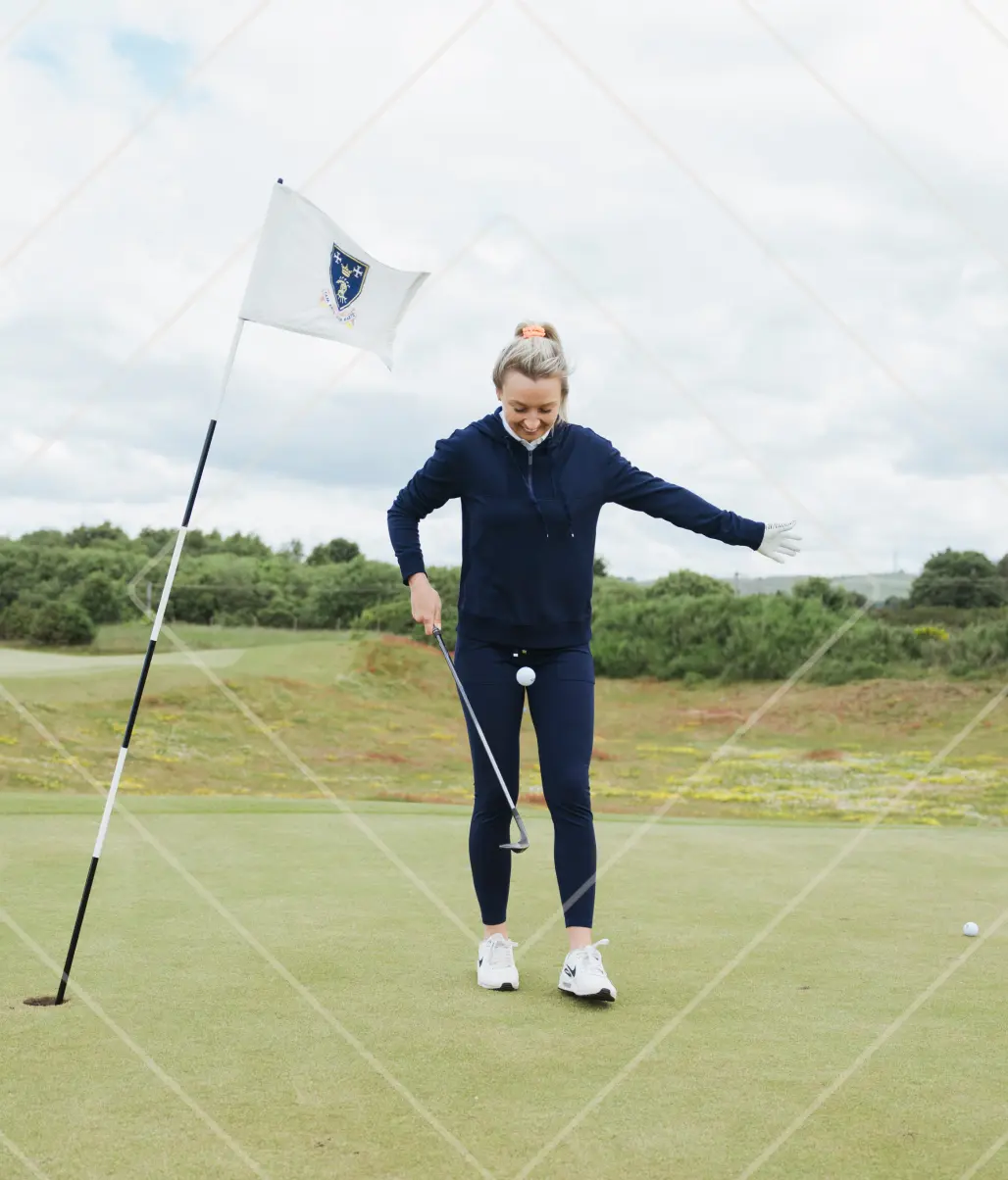 Hannah Davies playing keepy-ups with a golf ball and putter, showcasing her skills during the Ben Lomond Gin collaboration.